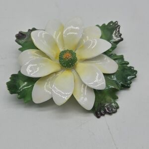 cara straffordshire enameled flower brooch pin green white daisy bone china